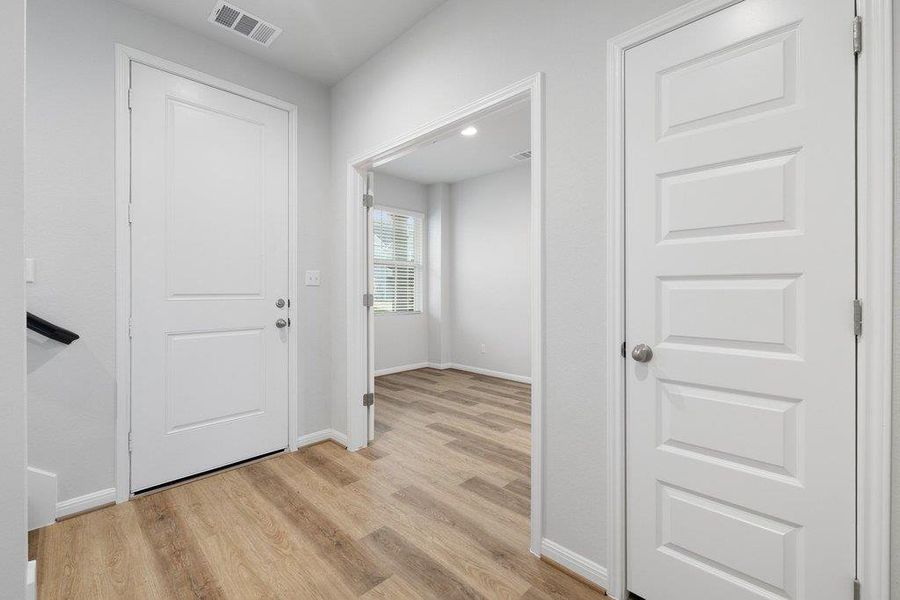 Spacious, unfurnished interior of a new home in Castlewood, Taylor (Image 17).