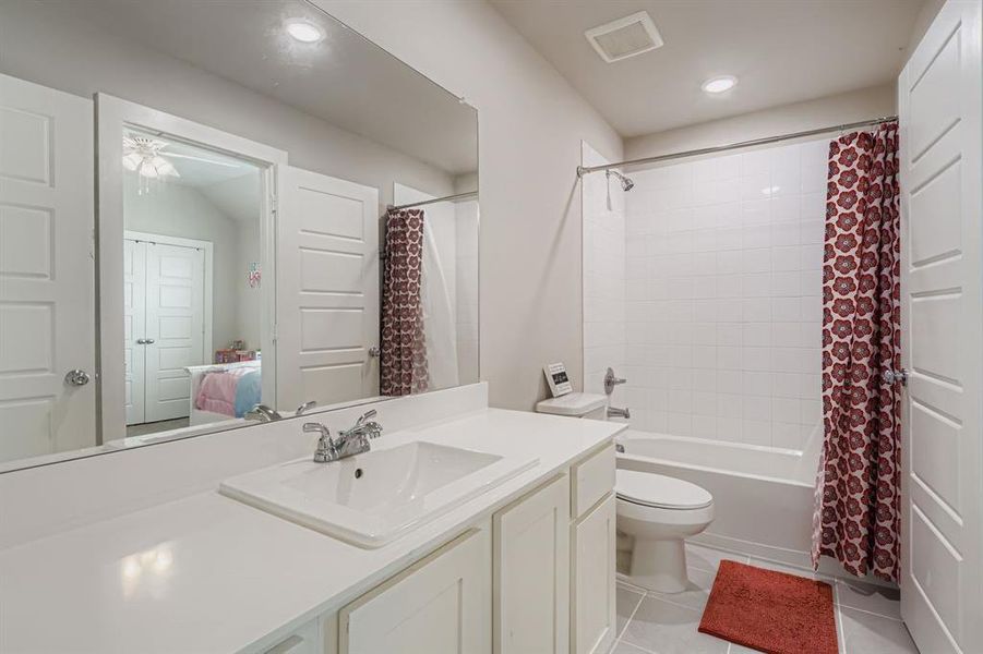 Furnished interior view inside a new home in Lakehaven, Farmersville (Image 23). Furnished interior view inside a new home in Lakehaven, Farmersville (Image 23).