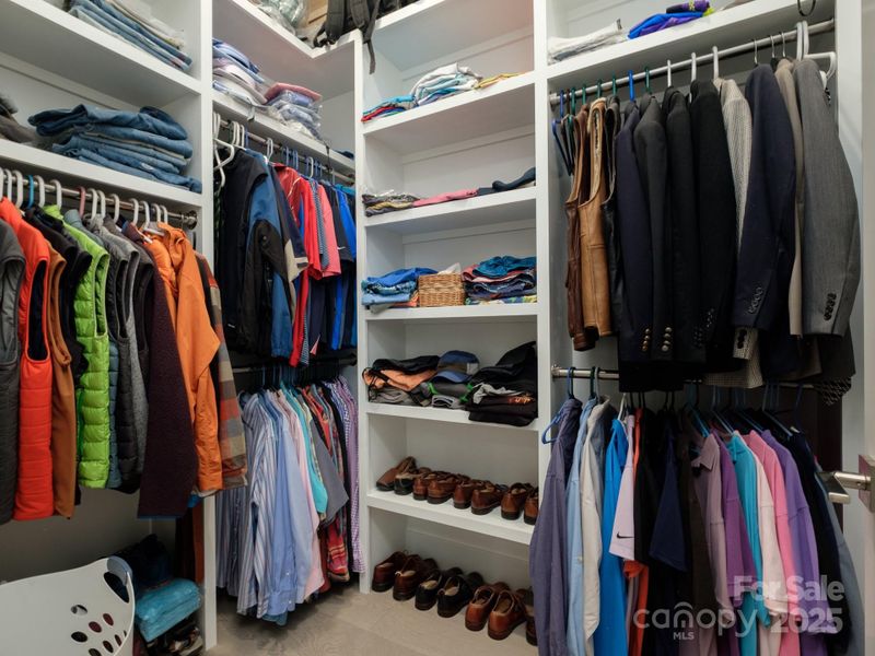 Walk-in closet in guest room 2