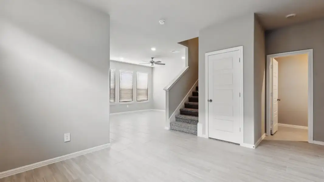 Spacious, unfurnished interior of a new home in Orchard Village, Fort Worth (Image 17).