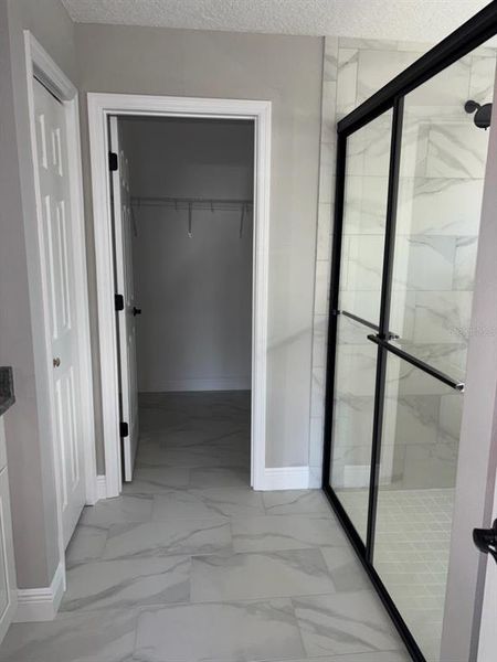 Spacious, unfurnished interior of a new home in , Citrus Springs (Image 24).