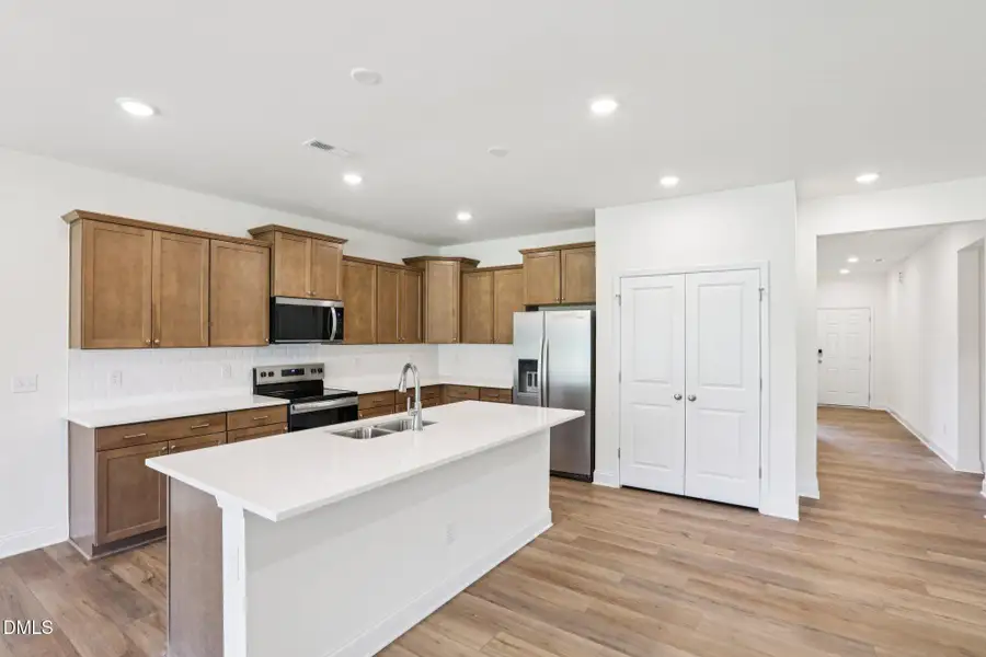 37-web-or-mls-805 Iris Stream Ct-S0807-0