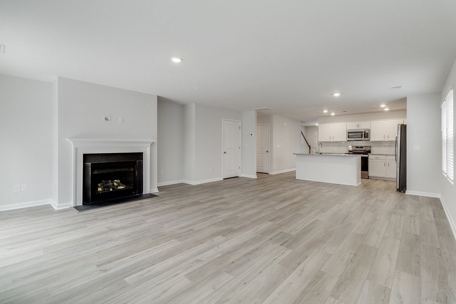 Spacious, unfurnished interior of a new home in Ellington, Elgin (Image 21).
