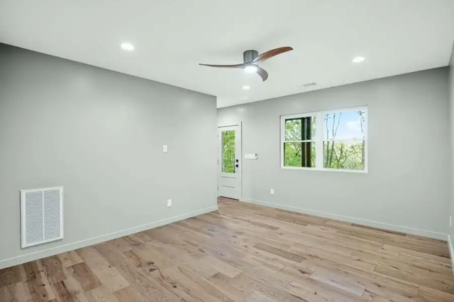Spacious, unfurnished interior of a new home in , Blue Ridge (Image 25).