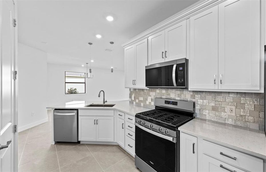 Furnished interior view inside a new home in Del Webb Catalina, Lakewood Ranch (Image 9). Furnished interior view inside a new home in Del Webb Catalina, Lakewood Ranch (Image 9).