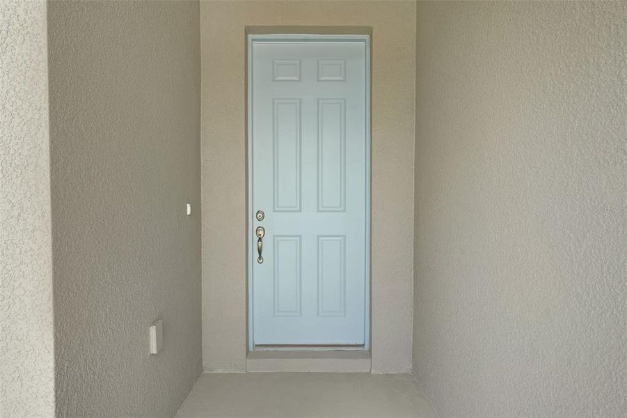 Exterior details and patio area of a home in Tuscan Hills, Dade City (Image 4).
