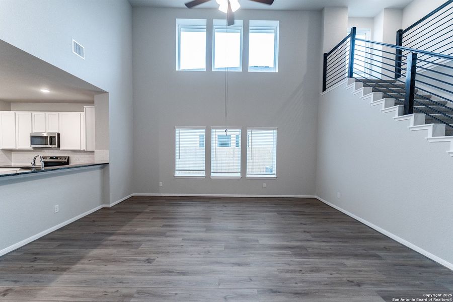 Spacious, unfurnished interior of a new home in Cloud Country, New Braunfels (Image 12).