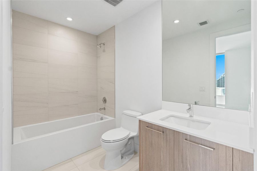 Furnished interior view inside a new home in , Fort Lauderdale (Image 19).