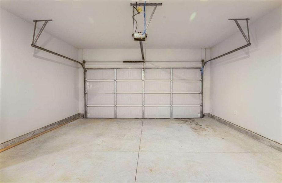 Spacious, unfurnished interior of a new home in , Conyers (Image 33).