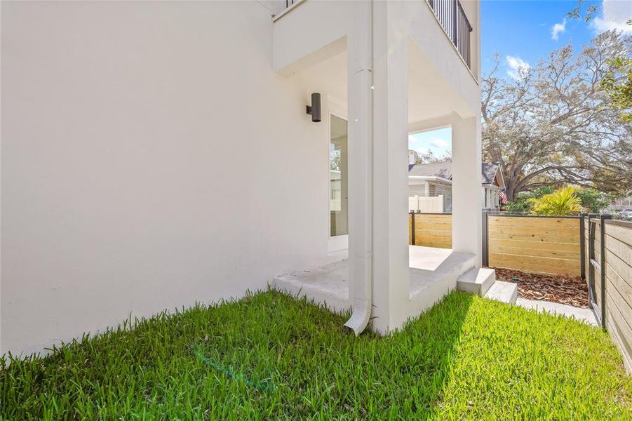 Exterior details and patio area of a home in Alante, St. Petersburg (Image 30).