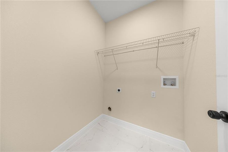Spacious, unfurnished interior of a new home in , Belleview (Image 13).