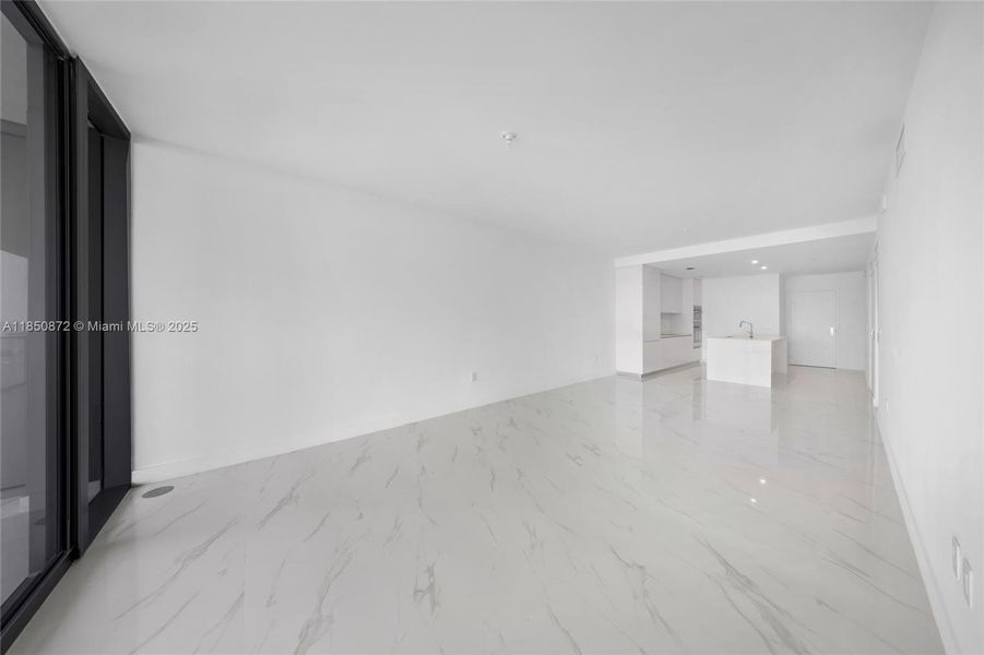 Spacious, unfurnished interior of a new home in , Miami (Image 24).