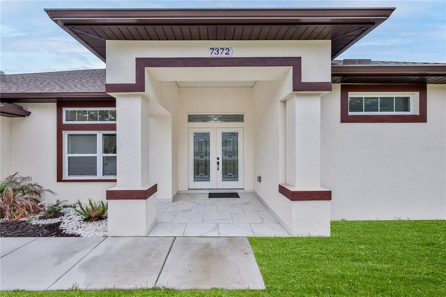 Exterior details and patio area of a home in , Weeki Wachee (Image 29).