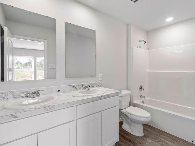 Furnished interior view inside a new home in , Lufkin (Image 9).