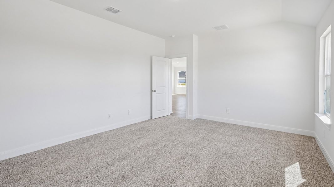 Spacious, unfurnished interior of a new home in Railhead, Cedar Creek (Image 20).