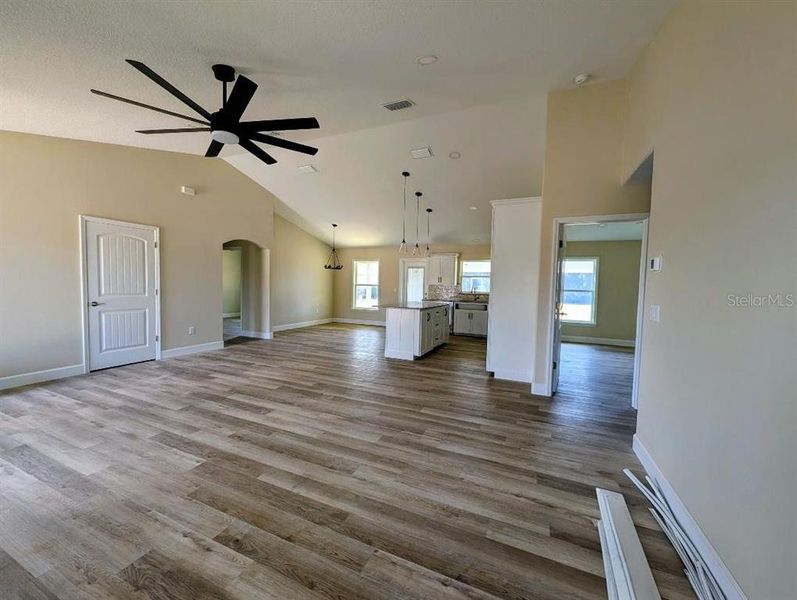 Spacious, unfurnished interior of a new home in , Dade City (Image 21).
