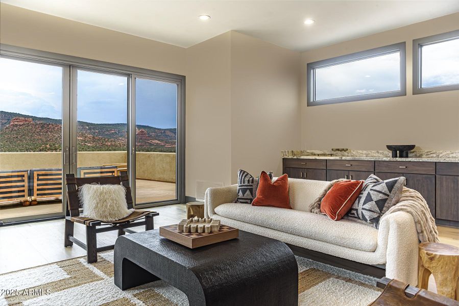 Loy 10 OBSERVATION S VIEW