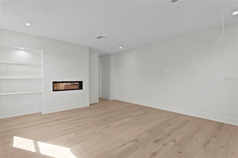 Spacious, unfurnished interior of a new home in , Tampa (Image 77).