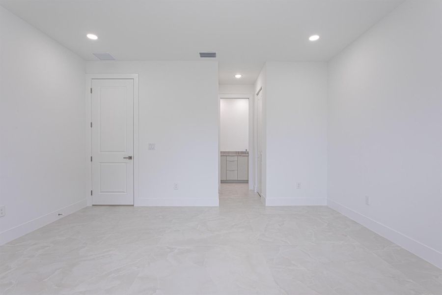 Spacious, unfurnished interior of a new home in , Jupiter (Image 22).
