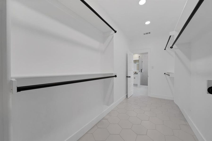 Spacious, unfurnished interior of a new home in , The Colony (Image 26).