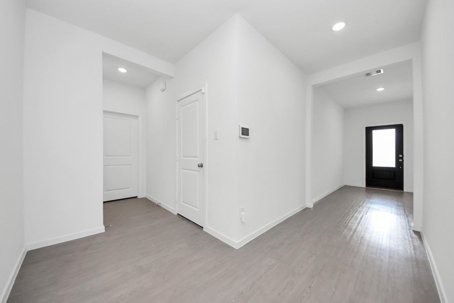 Spacious, unfurnished interior of a new home in , Katy (Image 16).