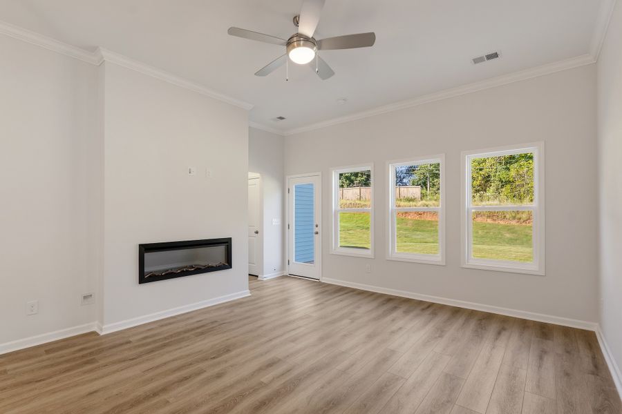 Spacious, unfurnished interior of a new home in Landmark Commons, Boiling Springs (Image 11).