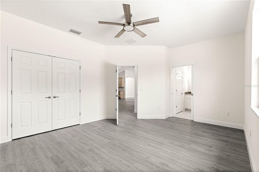 Spacious, unfurnished interior of a new home in , Dunnellon (Image 23).