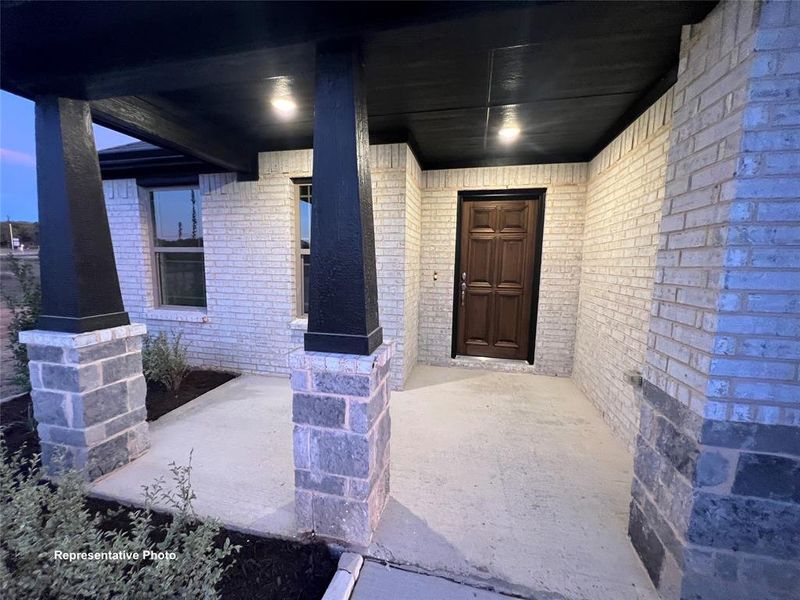 Exterior details and patio area of a home in , Boyd (Image 2).