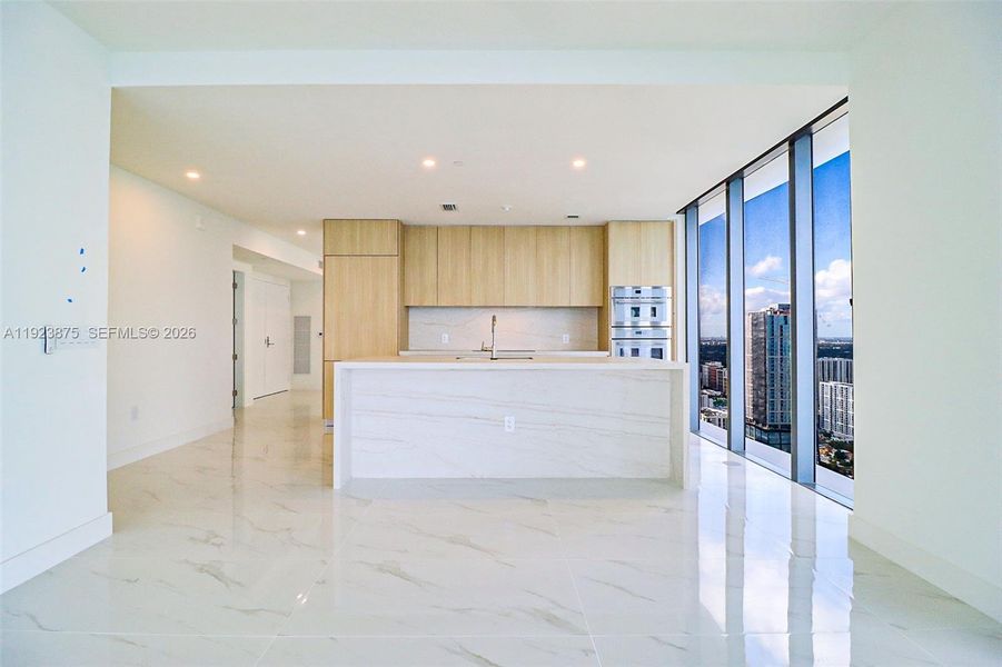 Spacious, unfurnished interior of a new home in , Miami (Image 25).