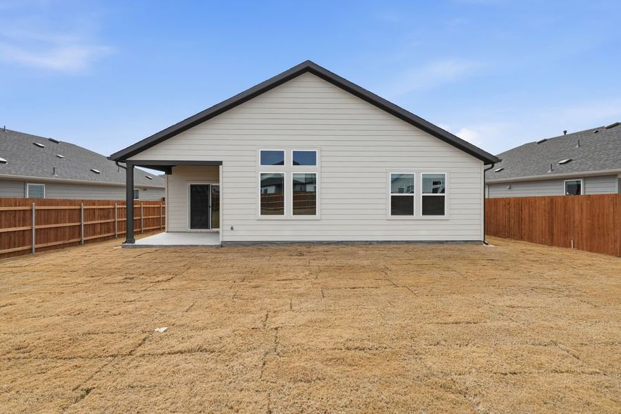 Exterior details and patio area of a home in Emory Crossing, Hutto (Image 3).