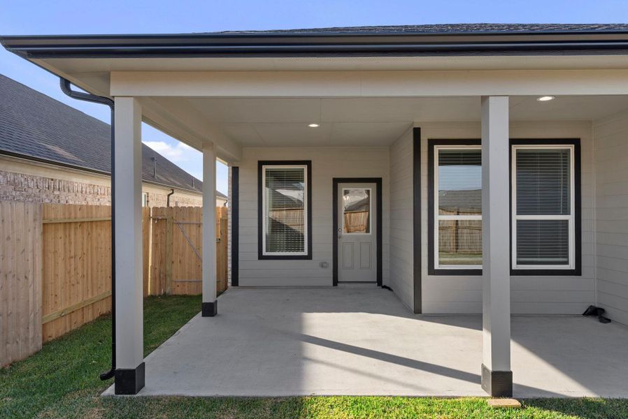Exterior details and patio area of a home in Morton Creek Ranch, Katy (Image 3).