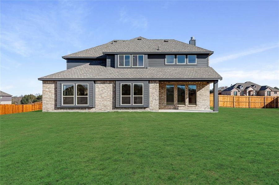Exterior details and patio area of a home in Crystal Lake Estates, Red Oak (Image 20).