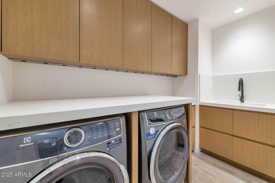 6587 N Palmeraie Blvd-large-038-035-6587