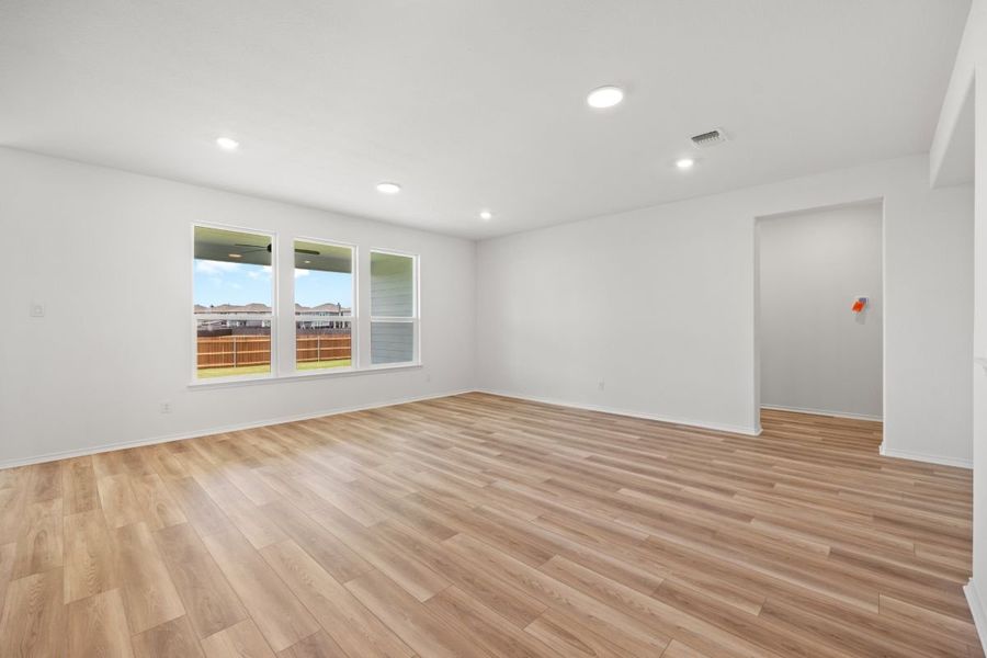 Spacious, unfurnished interior of a new home in Salerno - Hallmark Collection, Round Rock (Image 17).