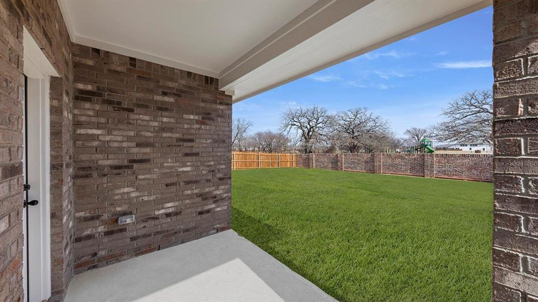 25. 2244 Sesaro - Patio