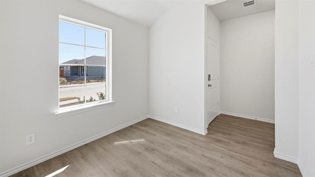 Spacious, unfurnished interior of a new home in Sweetwater Springs, Sherman (Image 23).