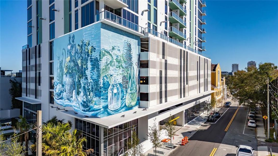 Condo located in St. Petersburg, FL showcasing its design and architecture (Image 3). Condo located in St. Petersburg, FL showcasing its design and architecture (Image 3).
