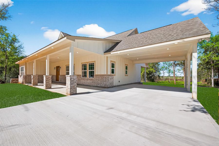 Exterior details and patio area of a home in , Hempstead (Image 23).