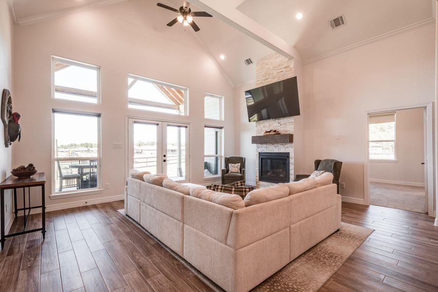 Furnished interior view inside a new home in , Anahuac (Image 25).