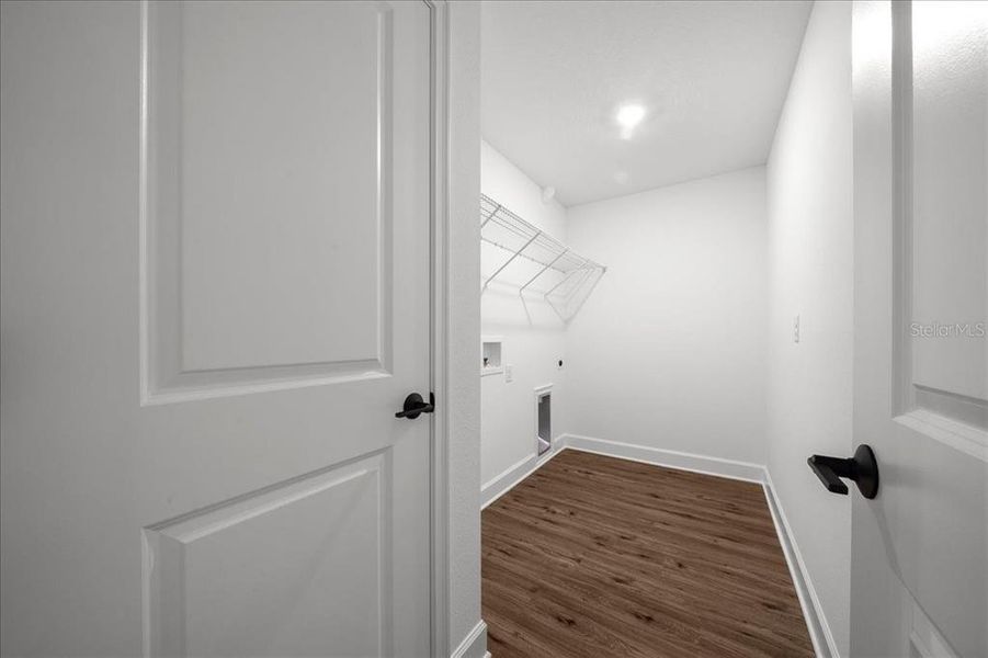 Spacious, unfurnished interior of a new home in , Weeki Wachee (Image 18).