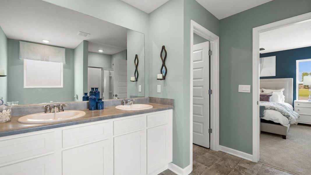 Representative furnished interior of a home built from the Robie by D.R. Horton in Kingston Ranch at Lake Oconee, Buckhead (Image 13).
