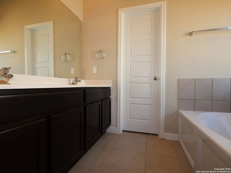 Furnished interior view inside a new home in Blue Ridge Ranch, San Antonio (Image 8). Furnished interior view inside a new home in Blue Ridge Ranch, San Antonio (Image 8).
