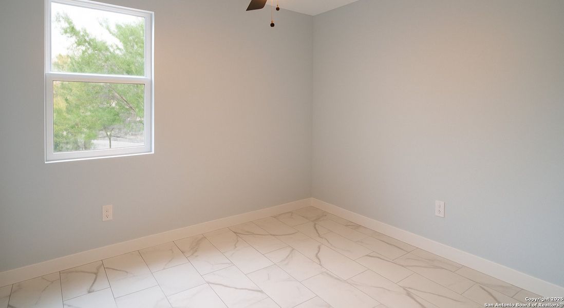 Spacious, unfurnished interior of a new home in , Canyon Lake (Image 11).