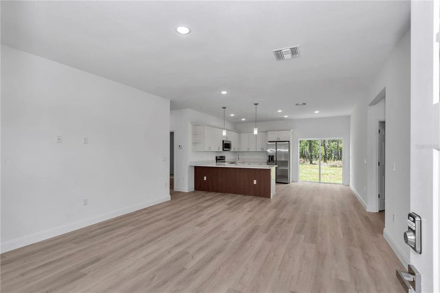 Spacious, unfurnished interior of a new home in , Citrus Springs (Image 13).