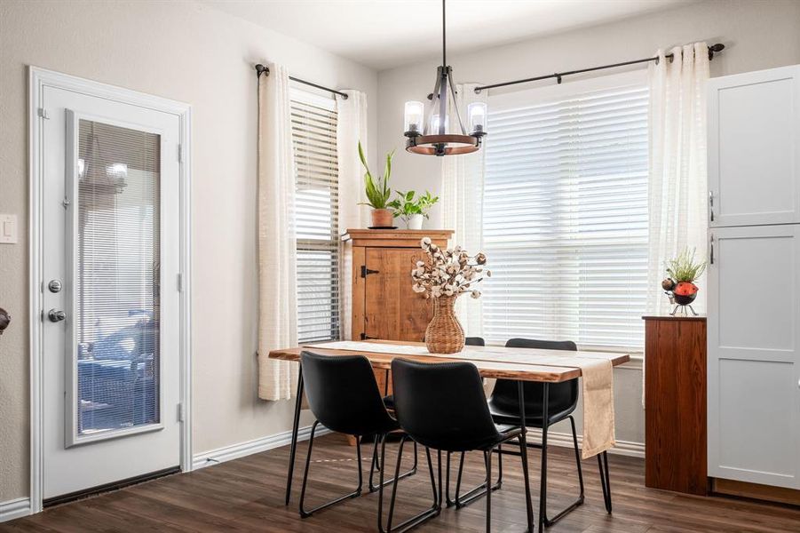 Light-filled breakfast nook!