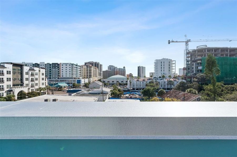 Condo located in Sarasota, FL showcasing its design and architecture (Image 50).