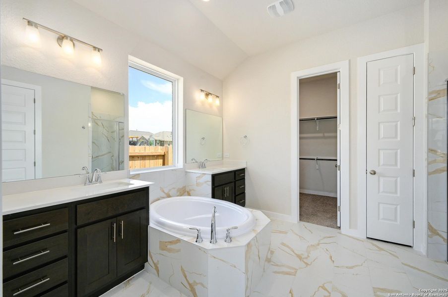 Furnished interior view inside a new home in Meyer Ranch, New Braunfels (Image 7).