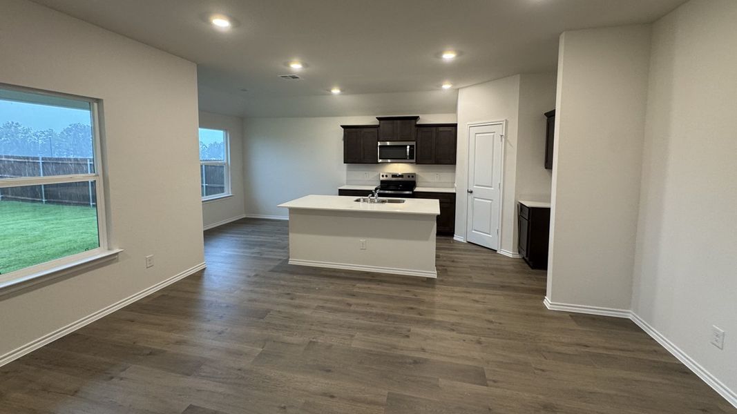 Spacious, unfurnished interior of a new home in Creeks at Burnett Trail, Canton (Image 7).