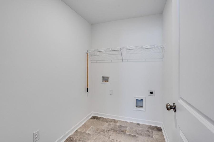 Spacious, unfurnished interior of a new home in Heritage River, Euharlee (Image 20).