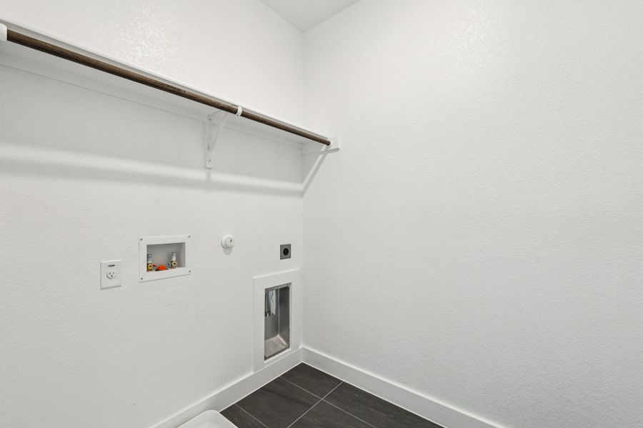 Spacious, unfurnished interior of a new home in Foxfield, Austin (Image 35).